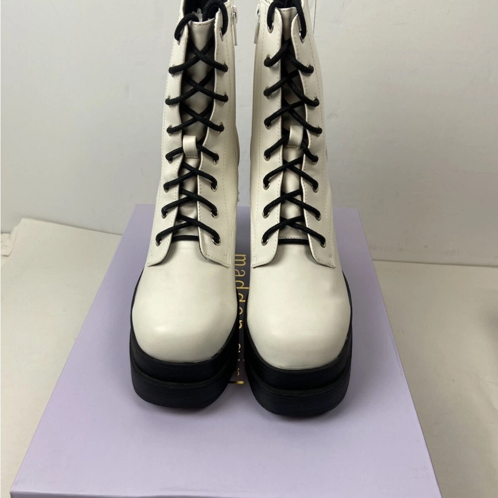 Madden Girl Stylish White Lace-Up Women's Boots- size 7.5 - Picture 3 of 6